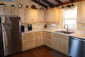 Fridge, microwave, oven, stovetop - Mountain Retreat w/ Great Views, LARGE HOT TUB, Great WIFI, Near Luray Caverns  (Stanley)