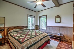 3 bedrooms, free WiFi, bed sheets - Mountain Retreat w/ Great Views, LARGE HOT TUB, Great WIFI, Near Luray Caverns  (Stanley)