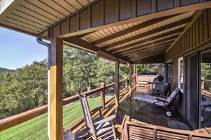 Property grounds - Mountain Retreat w/ Great Views, LARGE HOT TUB, Great WIFI, Near Luray Caverns  (Stanley)