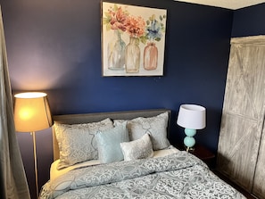 4 Schlafzimmer, Schreibtisch, BĂŒgeleisen/BĂŒgelbrett, kostenloses WLAN