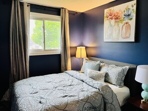 4 bedrooms, desk, iron/ironing board, free WiFi - Stairway to Beach - Splendid 4 Bedroom Quite Home (Port Elgin)
