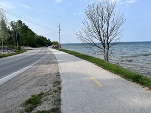 Exterior - Stairway to Beach - Splendid 4 Bedroom Quite Home (Port Elgin)