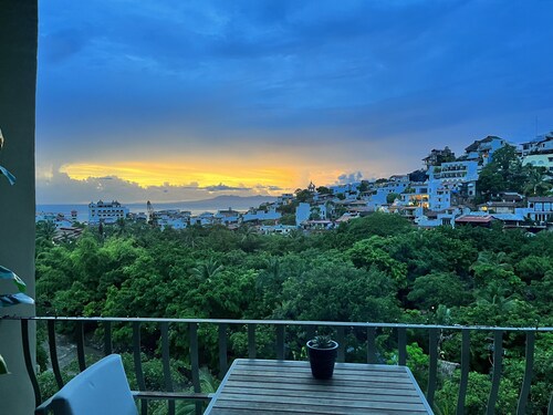 Penthouse Suite with panoramic views, minutes from the beach