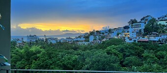 Penthouse Suite with panoramic views, minutes from the beach