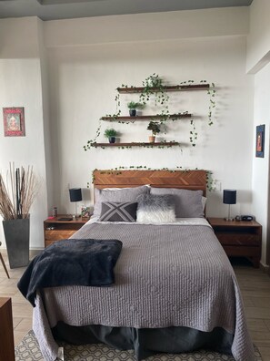 2 habitaciones, escritorio, tabla de planchar con plancha y wifi 