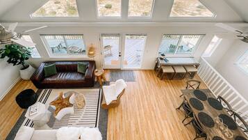 Smart TV, fireplace, books