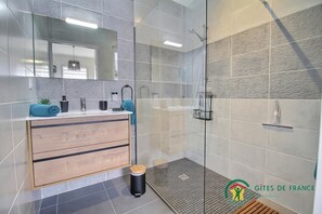 Bathtub, hair dryer - Mor-Braz - SARZEAU - Gîte (SARZEAU)