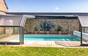 Een verwarmd zwembad