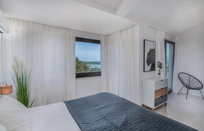 3 bedrooms, free WiFi, bed sheets - Stunning home in Klimno with WiFi (Klimno)