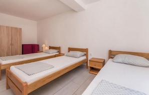 2 bedrooms, free WiFi, bed sheets