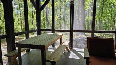 Charming Cottage Rental Near Woodstock Heated Pool, Fire Pit, Screened Porch