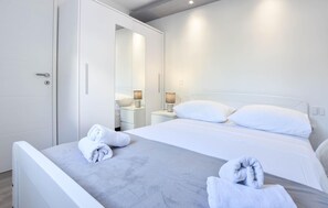 3 bedrooms, travel crib, free WiFi, bed sheets