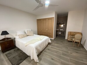 5 bedrooms, soundproofing, iron/ironing board, WiFi