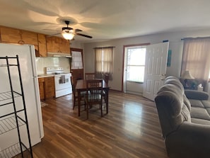 Smart-TV, DVD-Player, Stereoanlage