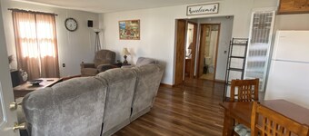 Cozy house/attached garage close to Lucas Oil Race Track and Pomme De Terre Lake