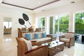 Smart TV, videojuegos, monitor de computadora y impresora 