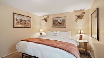 4 bedrooms, premium bedding, down duvets, free WiFi
