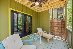 Basic Chalet | Terrace/patio - Peace Pad (Horse Shoe)