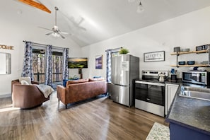 Living area - Backwoods Bungalow (Horse Shoe)