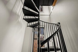 Staircase - Backwoods Bungalow (Horse Shoe)