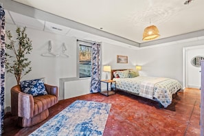Room - Backwoods Bungalow (Horse Shoe)