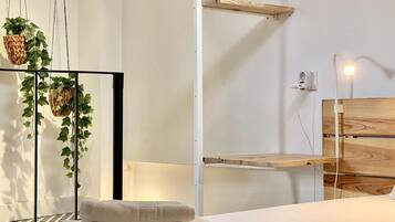 1 habitación, tabla de planchar con plancha, internet y ropa de cama