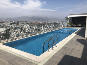 Outdoor pool - Moderno depa con piscina, gimnasio y cooworking (Surquillo)