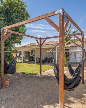 Terrace/patio - Brand new pool spa! Private vacation home near golf, tennis, central location (Bermuda Dunes)