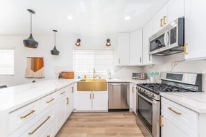 Fridge, microwave, oven, stovetop - Brand new pool spa! Private vacation home near golf, tennis, central location (Bermuda Dunes)