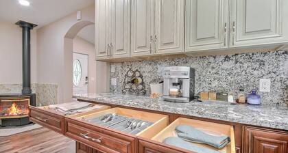 Cheerful Mt. Si Cottage with AC and Fireplace!
