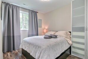 2 dormitoris, escriptori, planxa i posts de planxar i wifi gratuïta 