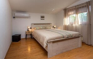 3 bedrooms, free WiFi, bed sheets