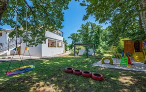 Children’s area - Gorgeous apartment in Rezanci with WiFi (Rezanci)