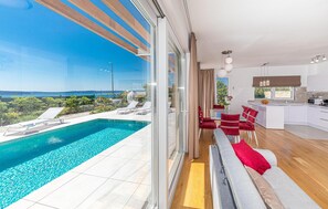 Interior - Amazing home in Kastel Gomilica (Kastel Gomilica)