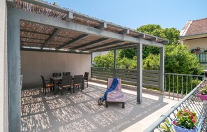 Outdoor dining - 2 bedroom awesome apartment in Sutivan (Sutivan)