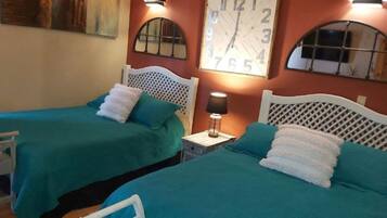 3 عدّة غرف نوم وخزنة داخل الغرفة وواي فاي مجانًا وملاءات أسرّة