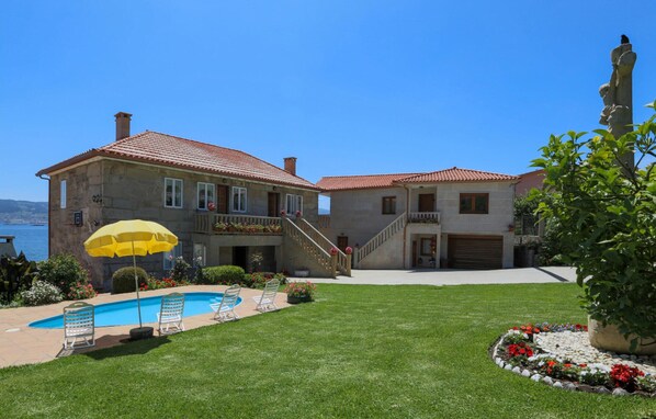 Exterior - 4 bedroom beach front home in Raxo (Raxo)