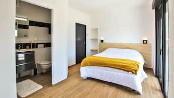 4 bedrooms, iron/ironing board, travel cot, free WiFi