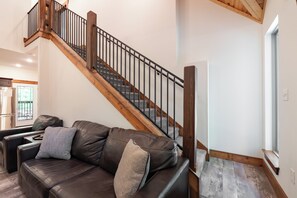 Televisión, chimenea, videojuegos y futbolito 