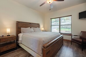 3 chambres, fer et planche à repasser, Wi-Fi, draps fournis