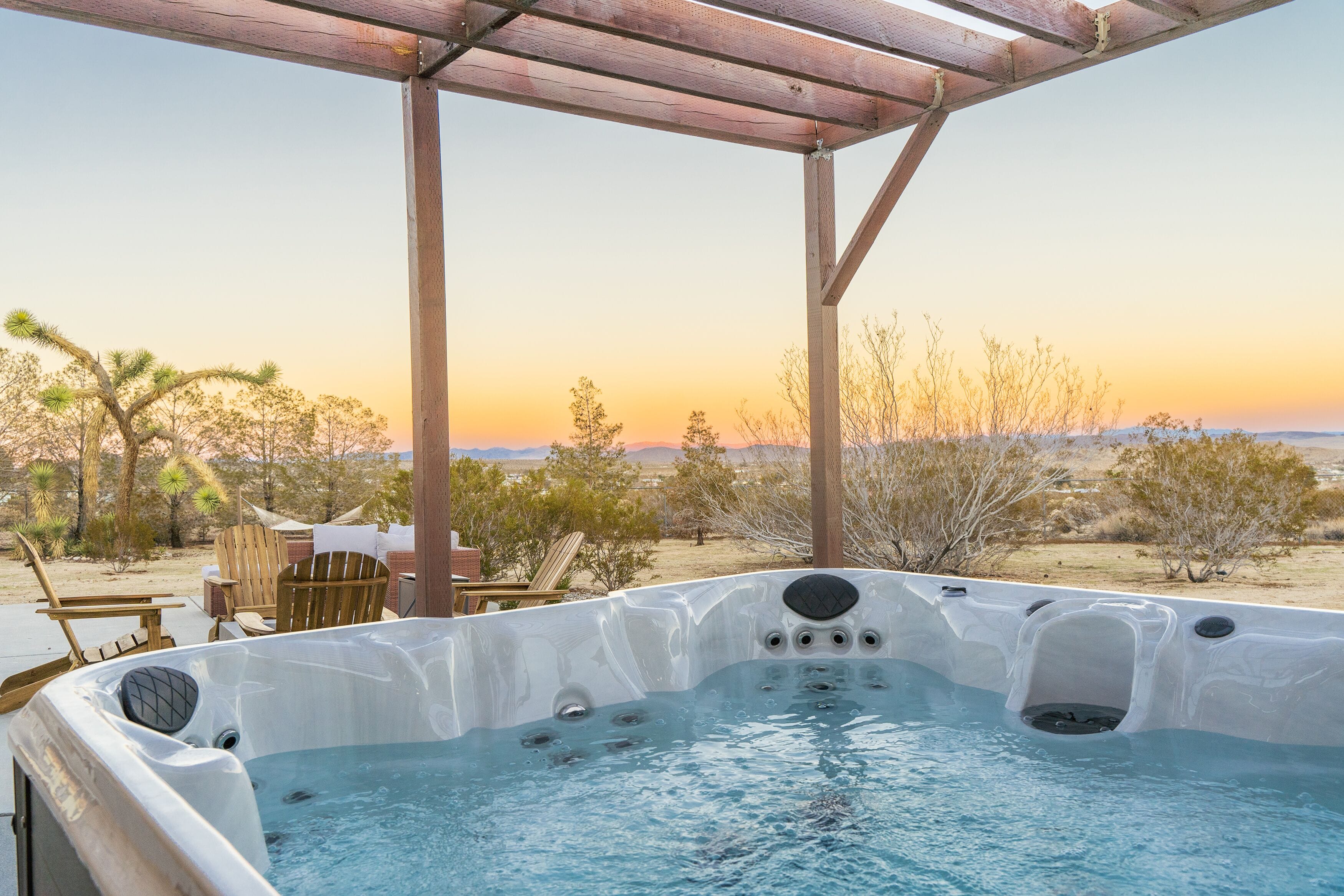GoldenView JT: Panoramic Mountain Views + FirePit + Hot Tub + Hammocks