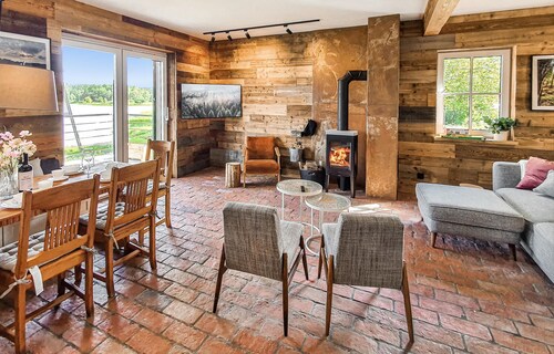 Beautiful home in Podwilczyn with sauna