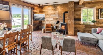 Beautiful home in Podwilczyn with sauna