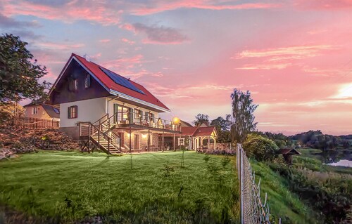 Beautiful home in Podwilczyn with sauna