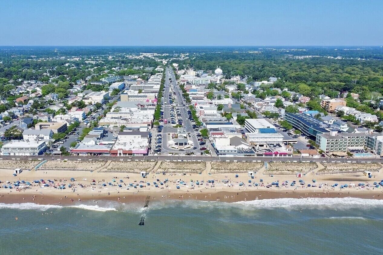 Ubicación cercana a la playa y tumbonas