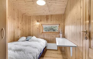 3 bedrooms, iron/ironing board, free WiFi