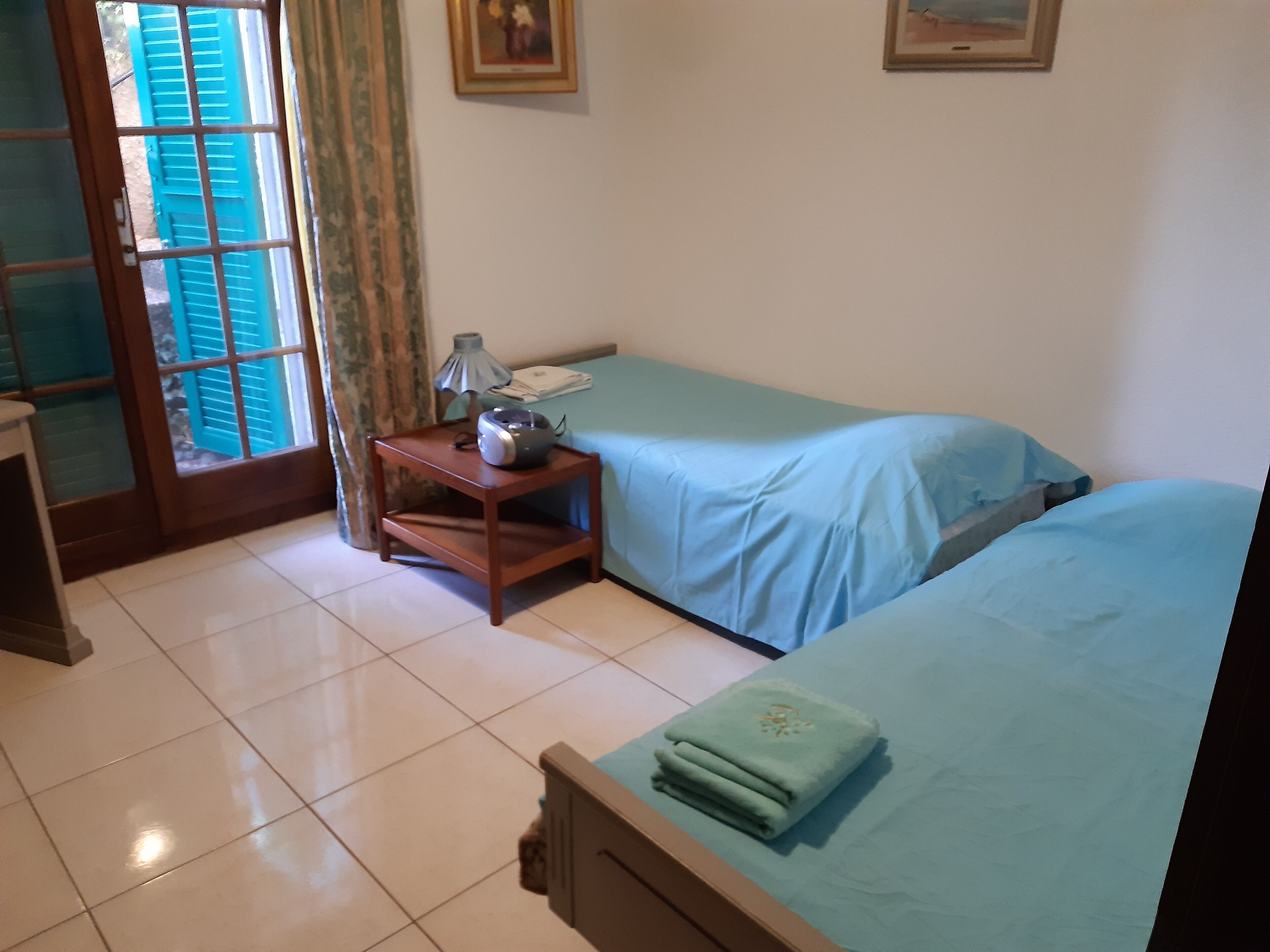 2 bedrooms, in-room safe, desk, iron/ironing board