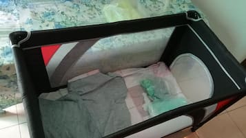 2 Schlafzimmer, Zimmersafe, Schreibtisch, Bügeleisen/Bügelbrett