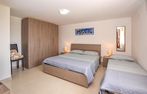 6 bedrooms, free WiFi - Nice home in Civitavecchia with sauna (Civitavecchia)