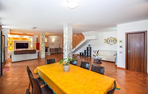 Interior - Nice home in Civitavecchia with sauna (Civitavecchia)